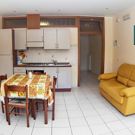 Casa Facchinetti Yellow Apartment Мальчезине Экстерьер фото